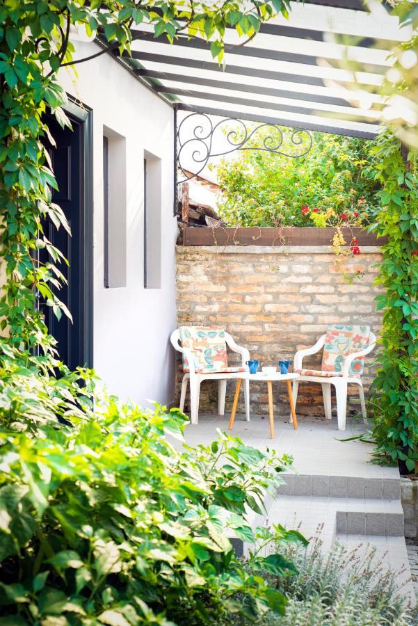 Apartmani Sterija Novi Sad Buitenkant foto