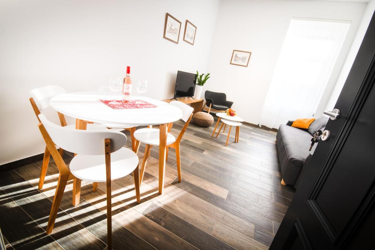 Apartmani Sterija Novi Sad Buitenkant foto